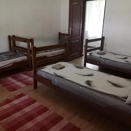 Hostal Cyclocamp & Skorenovac