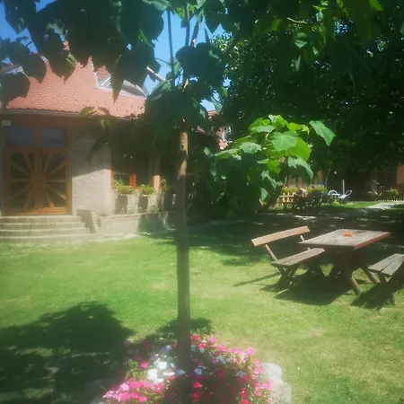 Cyclocamp & Hostal *