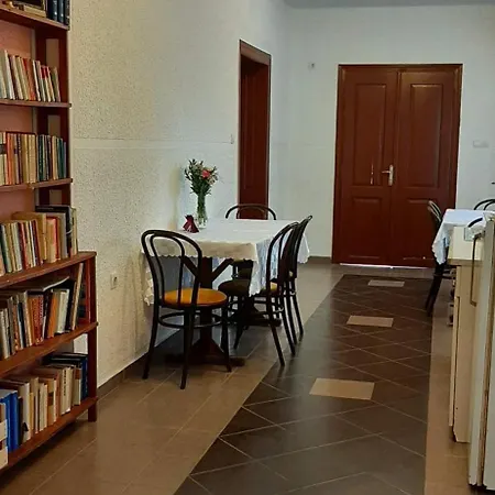 Hostal Cyclocamp & Skorenovac