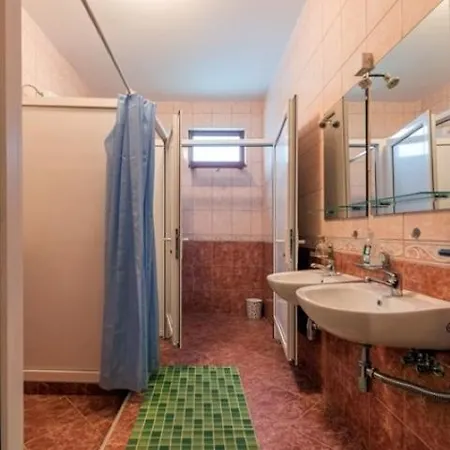 Hostal Cyclocamp & Skorenovac