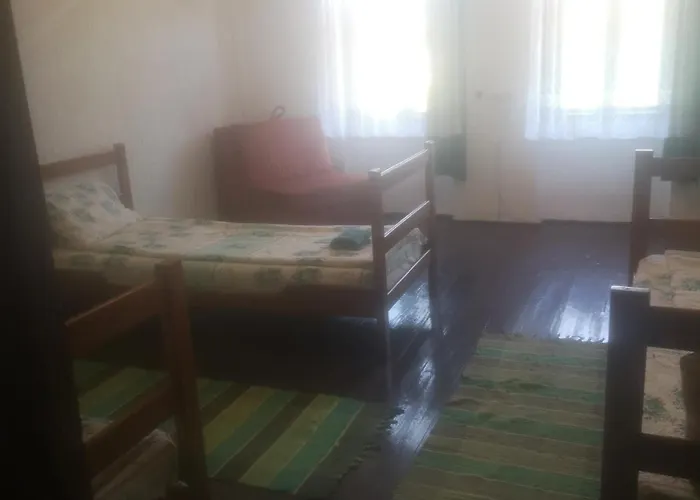 Cyclocamp & ホステル Skorenovac